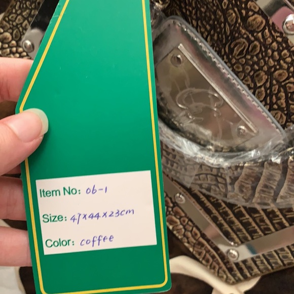 Gazzaz Animal Print Carry On - Picture 9 of 11